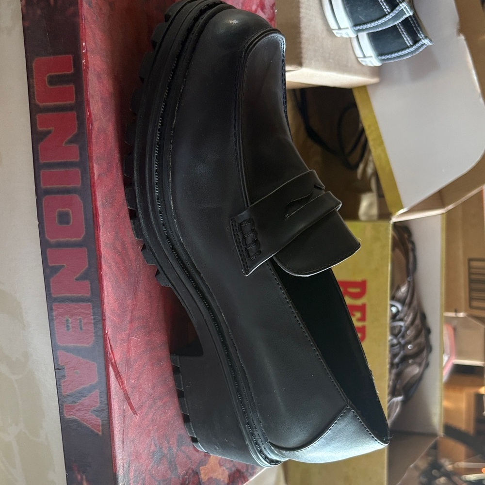 UNIONBAY women’s Classic Black Loafers